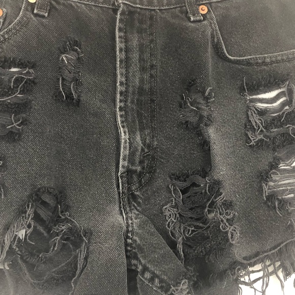 [Levi’s] Black High Rise Distressed Cutoff Shorts - Picture 3 of 6
